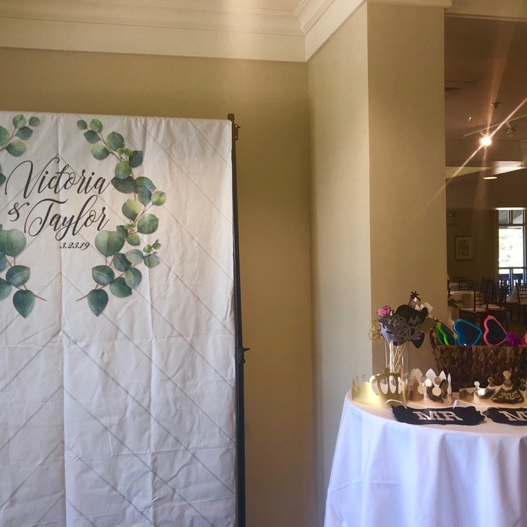 EventsByRelish's tweet image. We had the pleasure of catering Victoria and Taylor’s wedding reception this past weekend at Snee Farm Country Farm, one of our exclusive venues. Congrats to the newlyweds... thanks for including us in your special day!