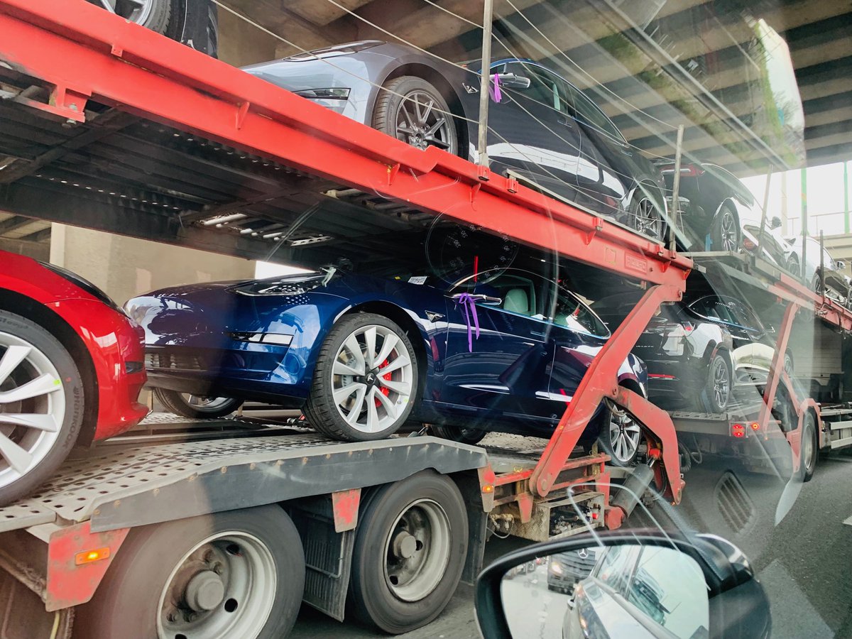 Recent vrachtje ⁦<a href="/Tesla/">Tesla</a>⁩ model 3’s gelost zo te zien #E34 #zeebrugge #innovatie #technologie