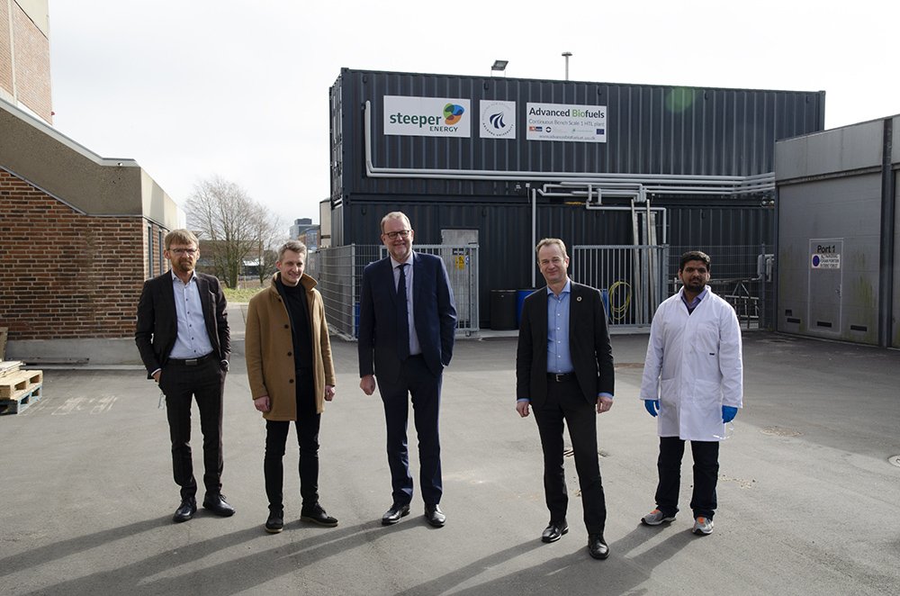 On Fri 22.03 #AalborgUniversity welcomed the Danish Minister of Energy, Utilities and Climate, #LarsChristianLilleholt
A great opportunity 2 show the CBS1 #HTL plant used for #advancedbiofuels production #nextgenroadfuels project 👉 goo.gl/BRVFE4
