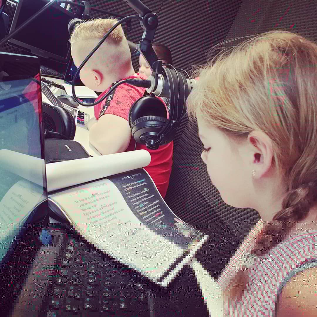 EarsUp_NL's tweet image. Een spannend hoorspel maken van Geronimo Stilton, Geheim Agent 00K.

Vandaag maken we het geluiddnscript en verdelen we de rollen...

#cocreators #radio #hoorspel #podcast