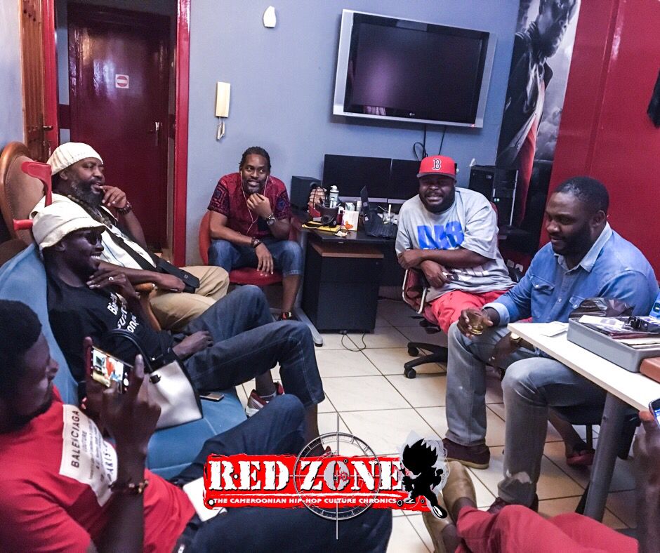 label_zone's tweet photo. Coïncidence, rencontre d'icônes ou discussions stratégiques🤔? Sinon qui avez vous reconnu?
#OpeningDay #redzonimal #HipHopMusic #loveandpeace #rapkamer https://t.co/m0rbaVI5Uj