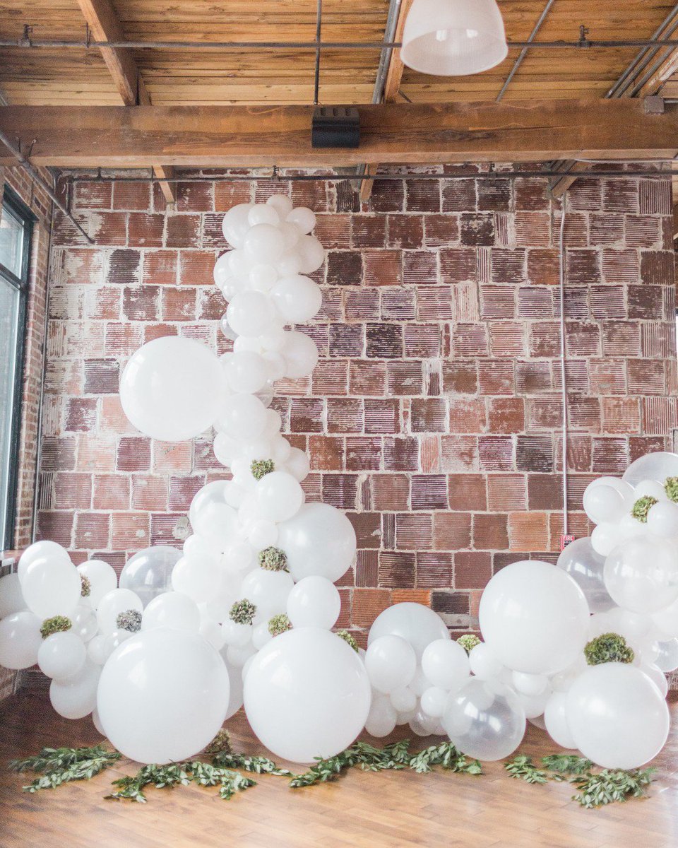 Our brick walls allow you to get creative with your decor! 

📷: Chloe Luka
🎈 : The Pink Elephant