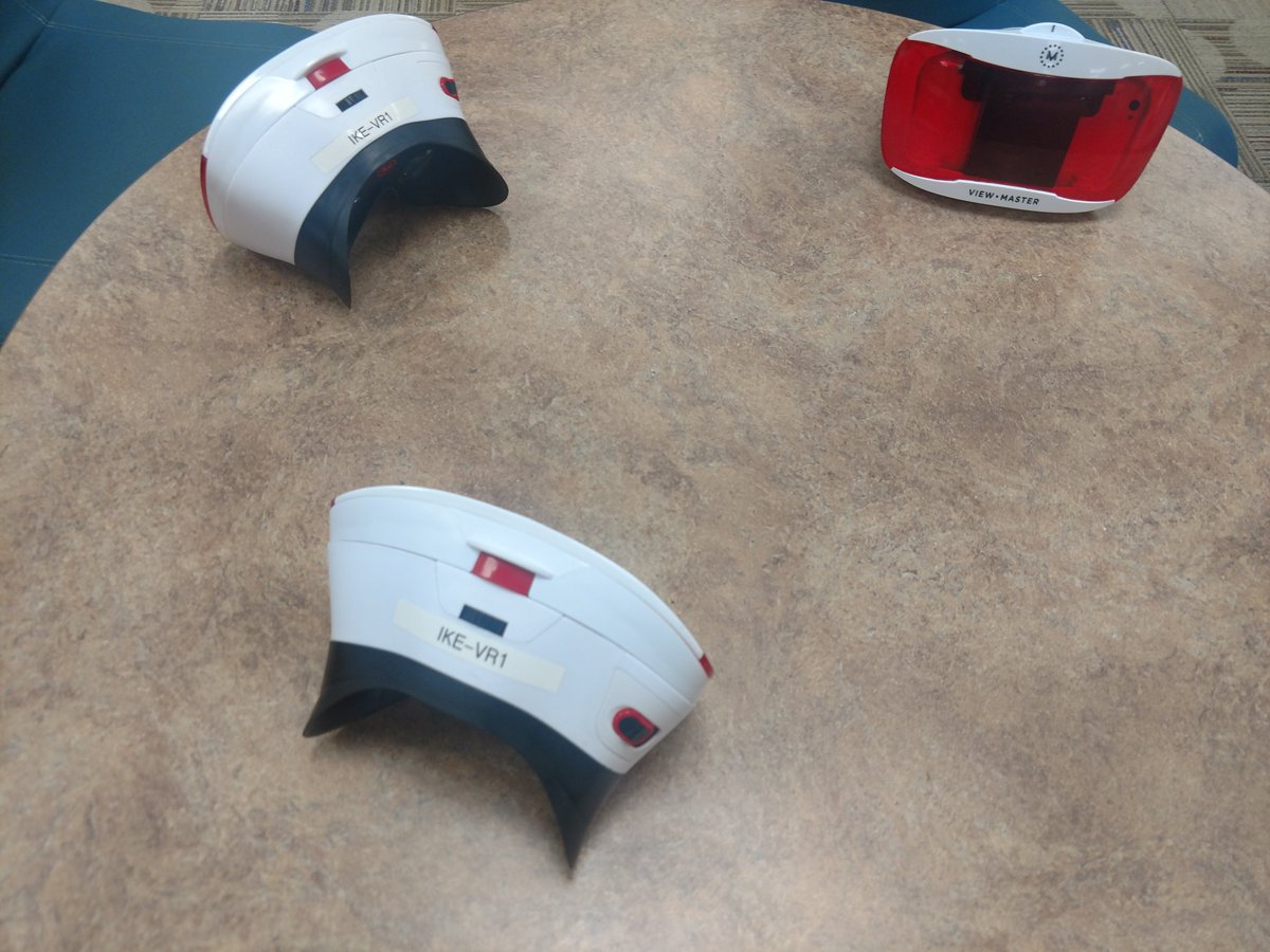DevinMckinnon's tweet photo. 8th grade Green Architecture learned about wind energy today using VR. https://t.co/ig69lFfgJo
