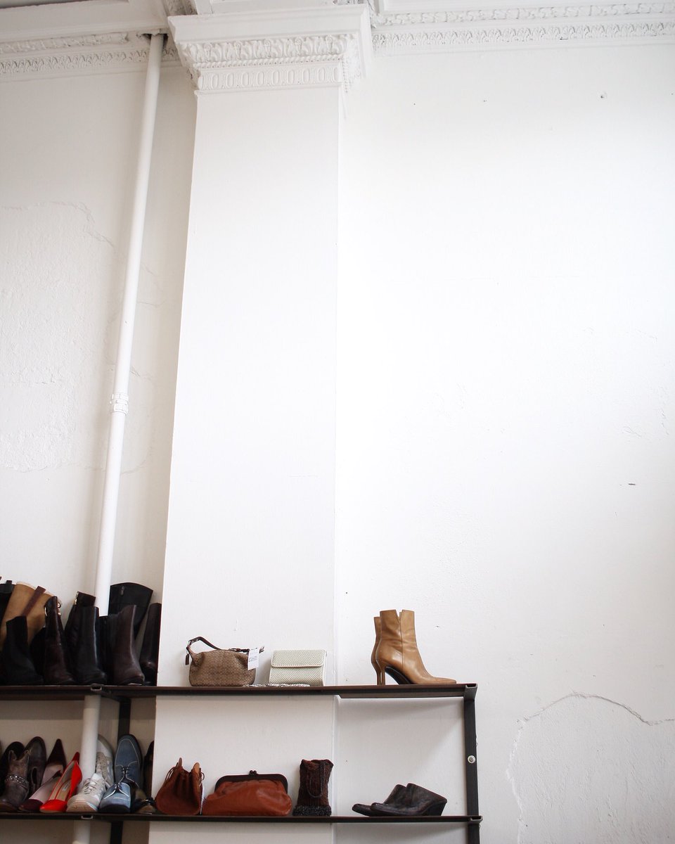 BoroResale's tweet image. ✨✨✨ here Monday thru Saturday 10-8 and Sunday 11-4! #interiors #detroitarchitecture #detroitbuildings #history #oldbuildings #brickandmortar #smallbusiness #localbusiness #consignment #resale #secondhand #vintage #goodfinds #detroitvintage #detroitconsignment #curated #modern