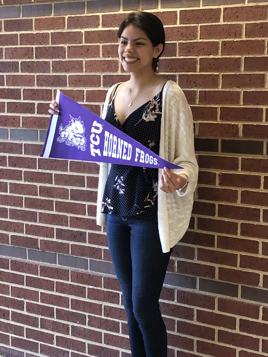 Cen10titans's tweet photo. Senior Erika D earned a STEM Scholar scholarship to @TCU valued at $275,000. She’s one of only 8 students to receive this distinguished award, which includes full room and board, tuition, study abroad, internship, and research opportunities. Congrats! #TitanPride https://t.co/7ounpO2u0k