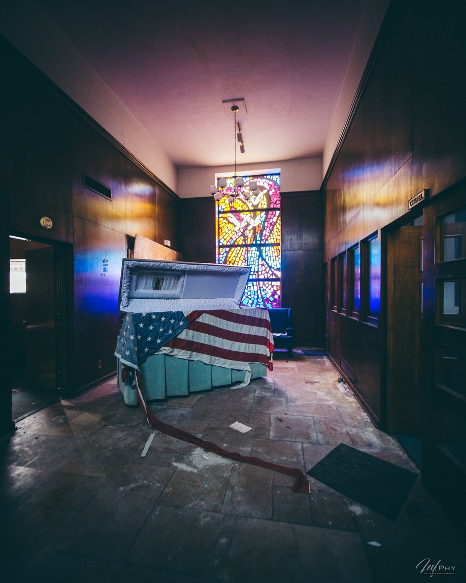 infphy_'s tweet photo. The death of me // after and before #Infphy #bando #funeralhome https://t.co/CM1JRuRzoj
