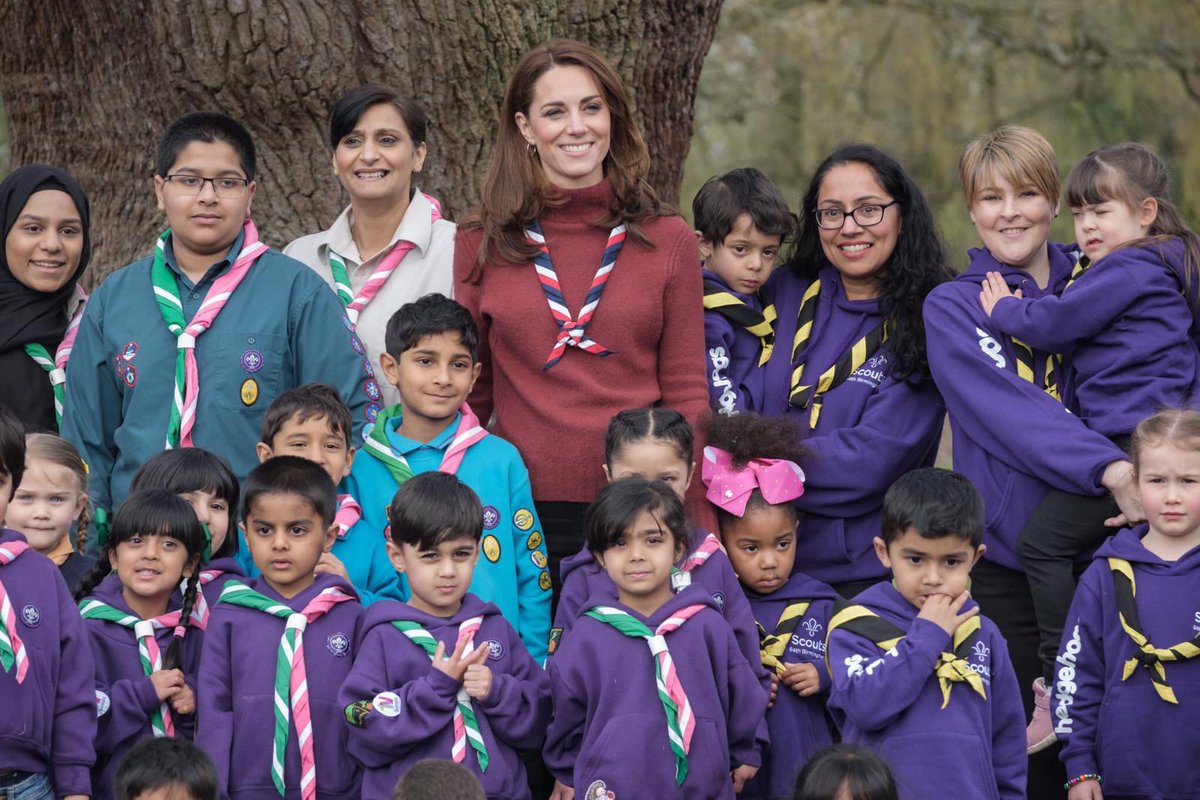 A lovely picture of the Hedgehogs and Cubs with the Duchess of Cambridge who joined young children taking part in @UKScouting’s pilot scheme to explore the potential of providing Scouting to children aged four and five. <a href="/KensingtonRoyal/">The Prince and Princess of Wales</a>
<a href="/BlackburnScouts/">Blackburn Scouts</a>
<a href="/1VScouts/">1V Scouts</a>