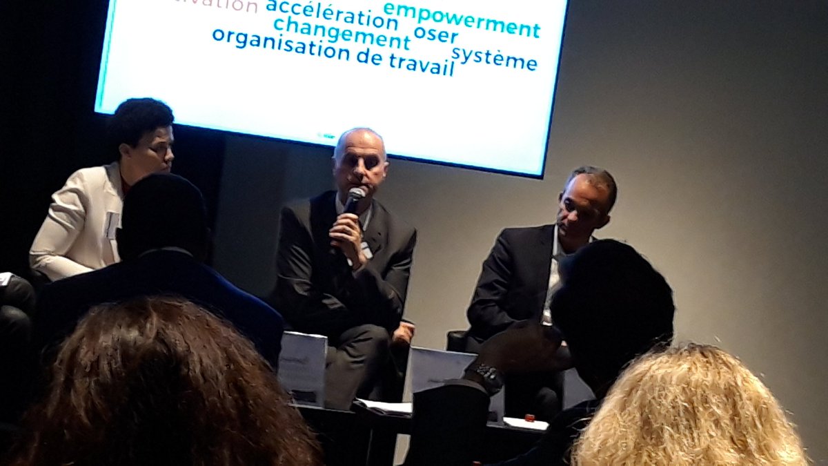 julhietsterwen's tweet image. #LiveTweet @U_Spring19 par @thalesgroup : les dispositifs visant à la #Transformation ne peuvent fonctionner que si l&apos;entreprise donne du sens, partage une vision. 
#organisation #Management