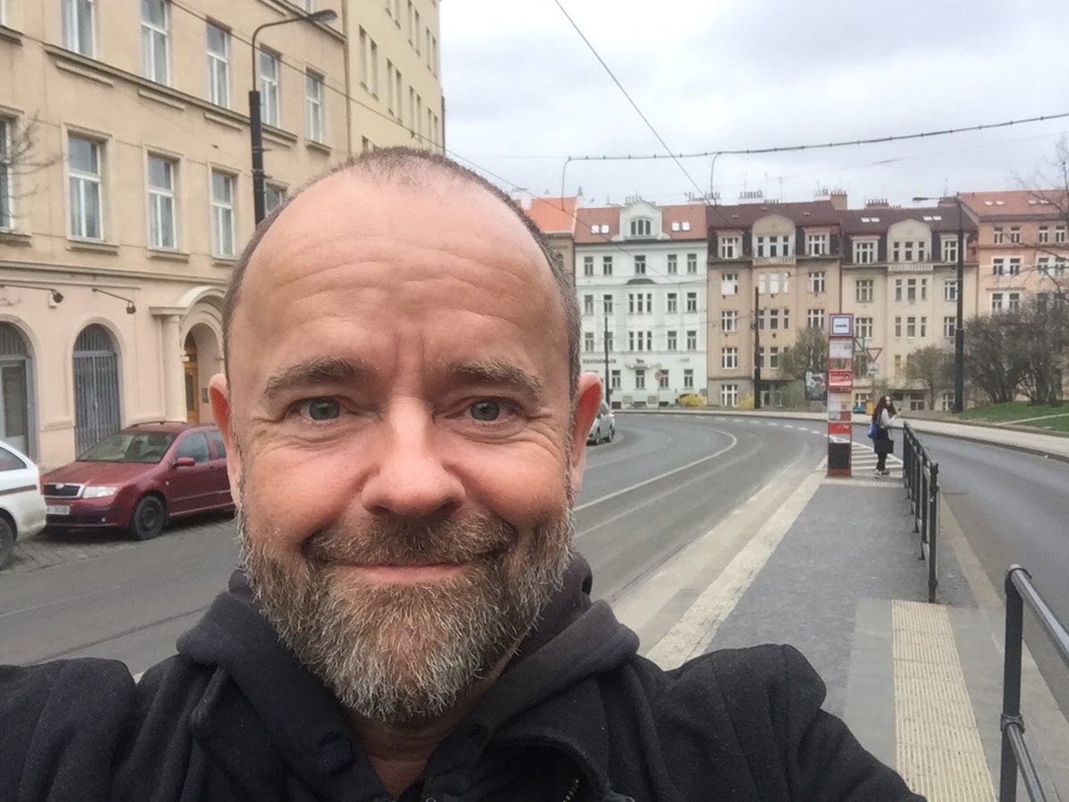 NietNegatief's tweet photo. Ik ben in Praag en het regent en alles is helemaal perfect! #NietNegatief https://t.co/FYGorl2u03