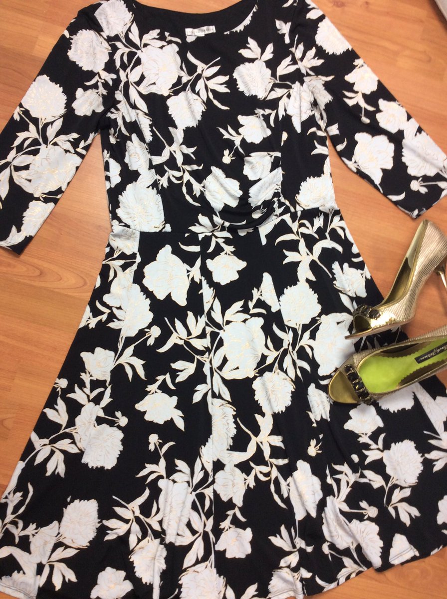 SturdyGirlStyle's tweet photo. Touches of Gold - #sturdygirlstyle @SturdyGirlStyle @sturdygirlstyle https://t.co/Iw7iu8dPwI