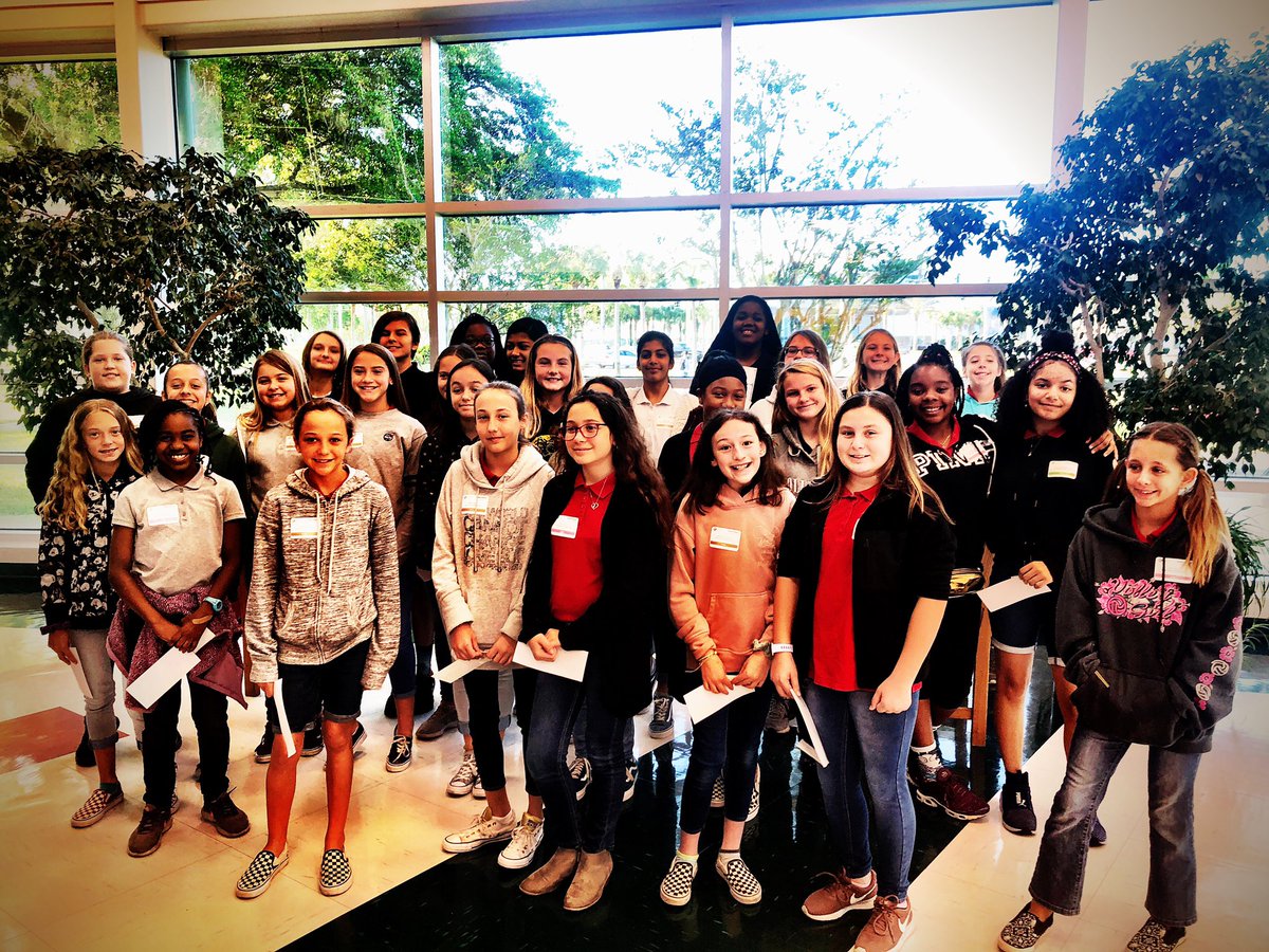 Mrs. Hemingway tweet media