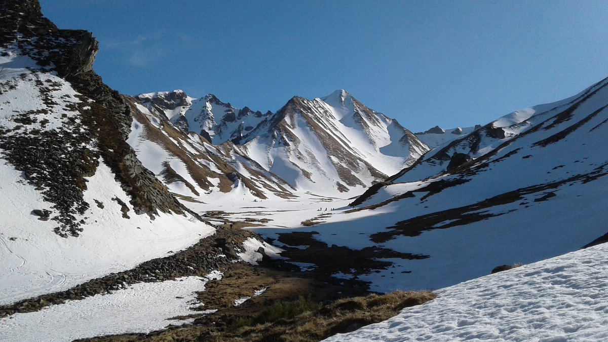 classeCP1's tweet photo. Découverte à  raquettes  du Val de Cours. Paysages splendides. On a même pu voir des chamois 🐂🐐 https://t.co/CChlkKQIsJ