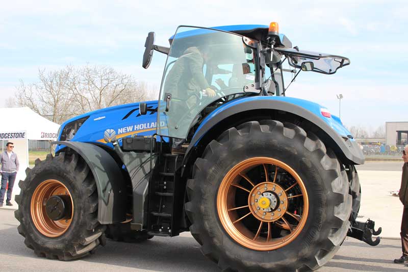 TracMag's tweet photo. È partito a marzo il tour che permette a clienti finali di “toccare con mano” le qualità del nuovo #pneumatico agricoltura di Bridgestone​ 👉🏻 https://t.co/X1D4BPjcuX

#Bridgestone #VXTractor #VXTractorTour #pneumatici #trattori #agricoltura #tractors #tires #agriculture #TracMag https://t.co/jzxcgjADAD