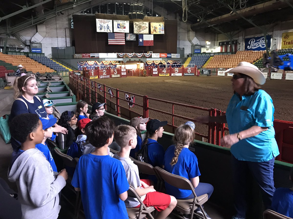 FVE_Hansen's tweet photo. Our field trip to the Ft. Worth Stockyards couldn’t have happened on a more beautiful day! #FVEagles @ForestVistaES https://t.co/N2jh5itTSW
