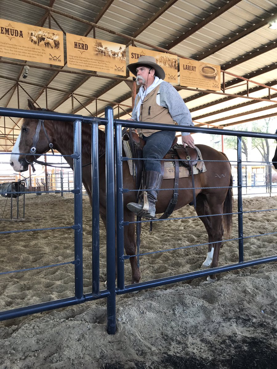 FVE_Hansen's tweet photo. Our field trip to the Ft. Worth Stockyards couldn’t have happened on a more beautiful day! #FVEagles @ForestVistaES https://t.co/N2jh5itTSW
