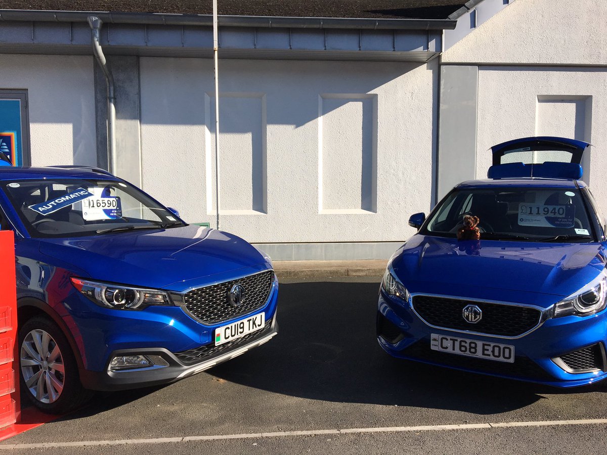 BreconMotors's tweet photo. Morris is enjoying all this sun chilling with the MGs! 
Call in to find out the latest offers on New MGs today and why not enjoy this weather on a test drive with Morris! #morrisadventures # MG #MGmotor https://t.co/LtXAlR0c4v