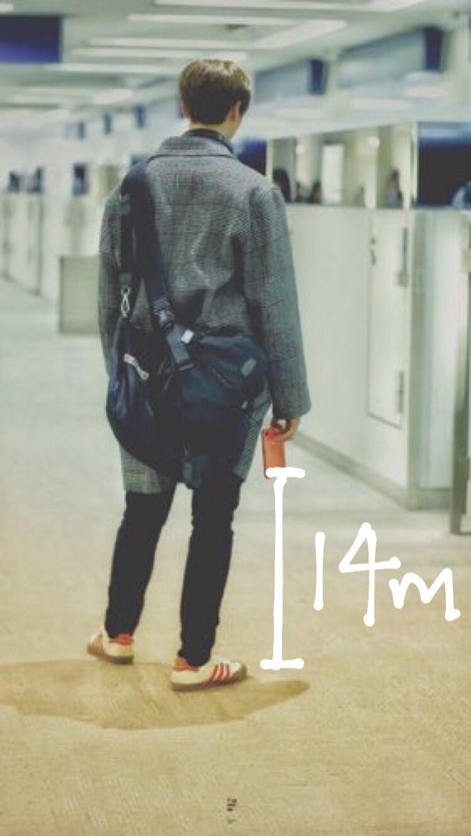 johnnysuhphone's tweet photo. [เรามาทำโจทย์การเคลื่อนที่ในเเนวดิ่งกันดีกว่า] มือถือของจอห์นนี่เคลื่อนที่ลงมาจากพื้นในเเนวดิ่ง ด้วยความเร็ว 10 m/s ณ จุดจากปลายมือที่คีบอยู่ 14 เมตร จงหาว่ามือถือของจอห์นนี่ใช้เวลาอยู่ในอากาศนานเท่าใดจึง ตกถึงพื้น และความเร็วขณะถึงพื้นเป็นเท่าใด ? https://t.co/fkQsNmWSOz