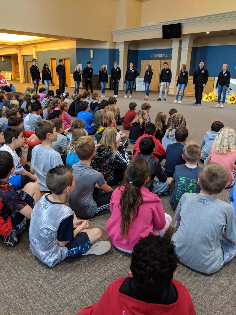 rwhite213's tweet photo. Blue Valley NW choir @LeawoodLeopards @LESMusicRoom https://t.co/1S7d9YuxJM