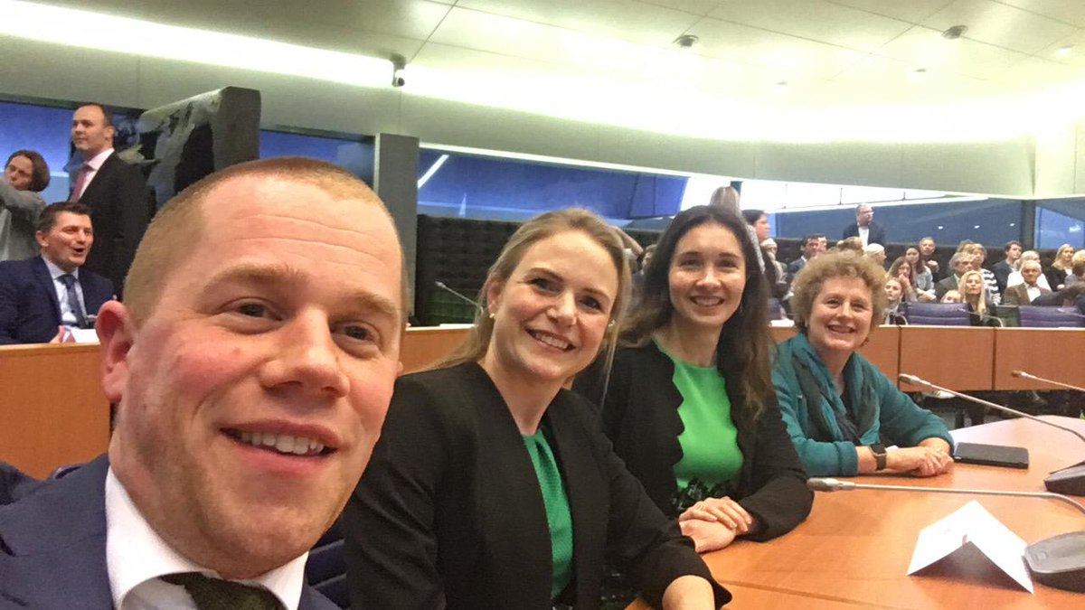 Klaar voor een nieuwe periode in #psbrabant met 5 Democraten in hart en nieren @AMSpierings <a href="/arendmeijer/">Arend Meijer</a> <a href="/JAMvanKessel/">Janneke van Kessel</a> @IneMeeuwis en Twitterloze Femke Dingemans!
#PS2019 #NoordBrabant