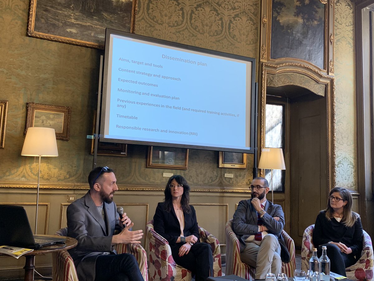 CEST_Official's tweet photo. “Interagire con i pazienti mi ha dato una visione più completa della malattia e ha cambiato le priorità della mia ricerca sulla sclerosi multipla”. @ivanoeberini, professore a @LaStatale, sull’importanza della comunicazione bidirezionale nella ricerca. #RRI #Bdem19 #CESTEvents https://t.co/jmOyyKeNry