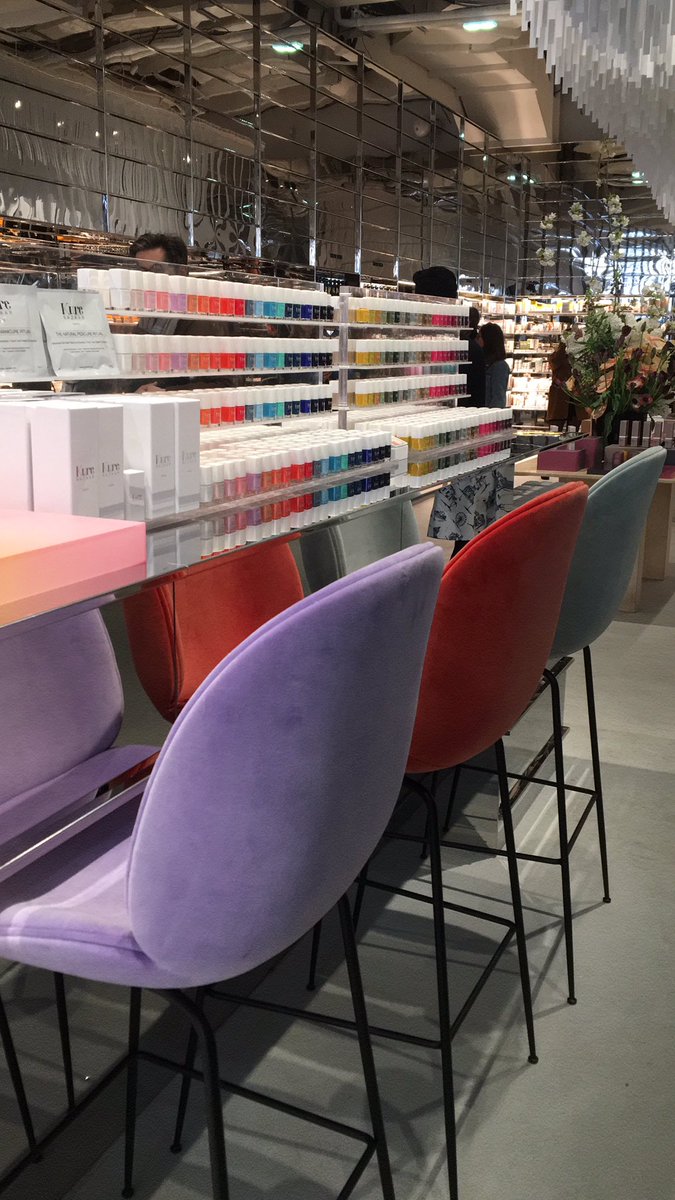EmmaOldn's tweet photo. Les @Galeries_Laf s’installent au 60 av. Des #ChampsElysees. Un mélange de luxe, design et expérientiel. On en prend pleins les yeux ! https://t.co/qJLAvV6Flu