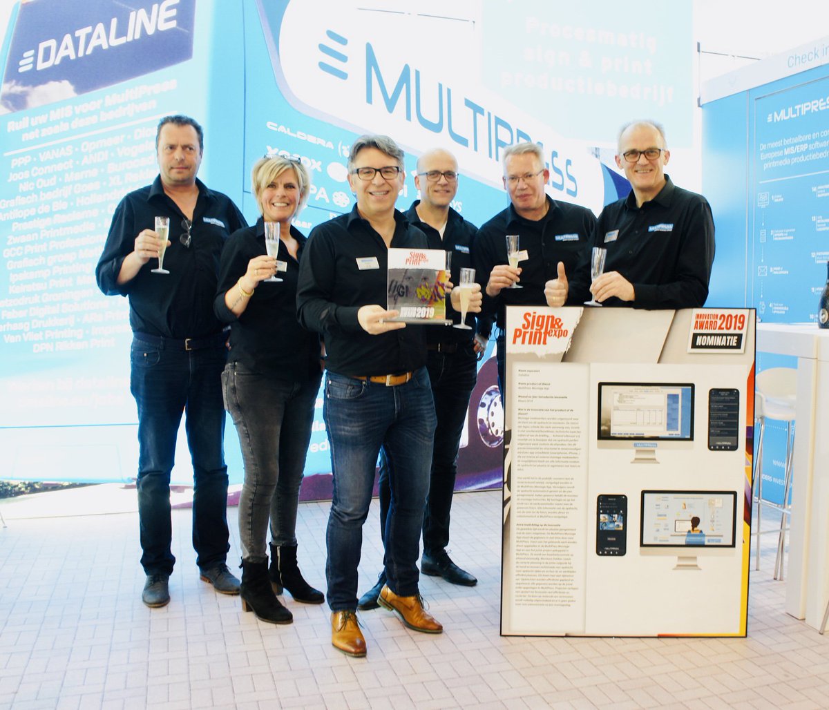 #Dataline wins the Innovation Award 2019 ! Thanks for my <a href="/Dataline_eu/">Dataline Solutions</a> team and everyone that voted for us ! #look4multipress #signprintexpo2019 #grafimedia #signprintexpo #multipress