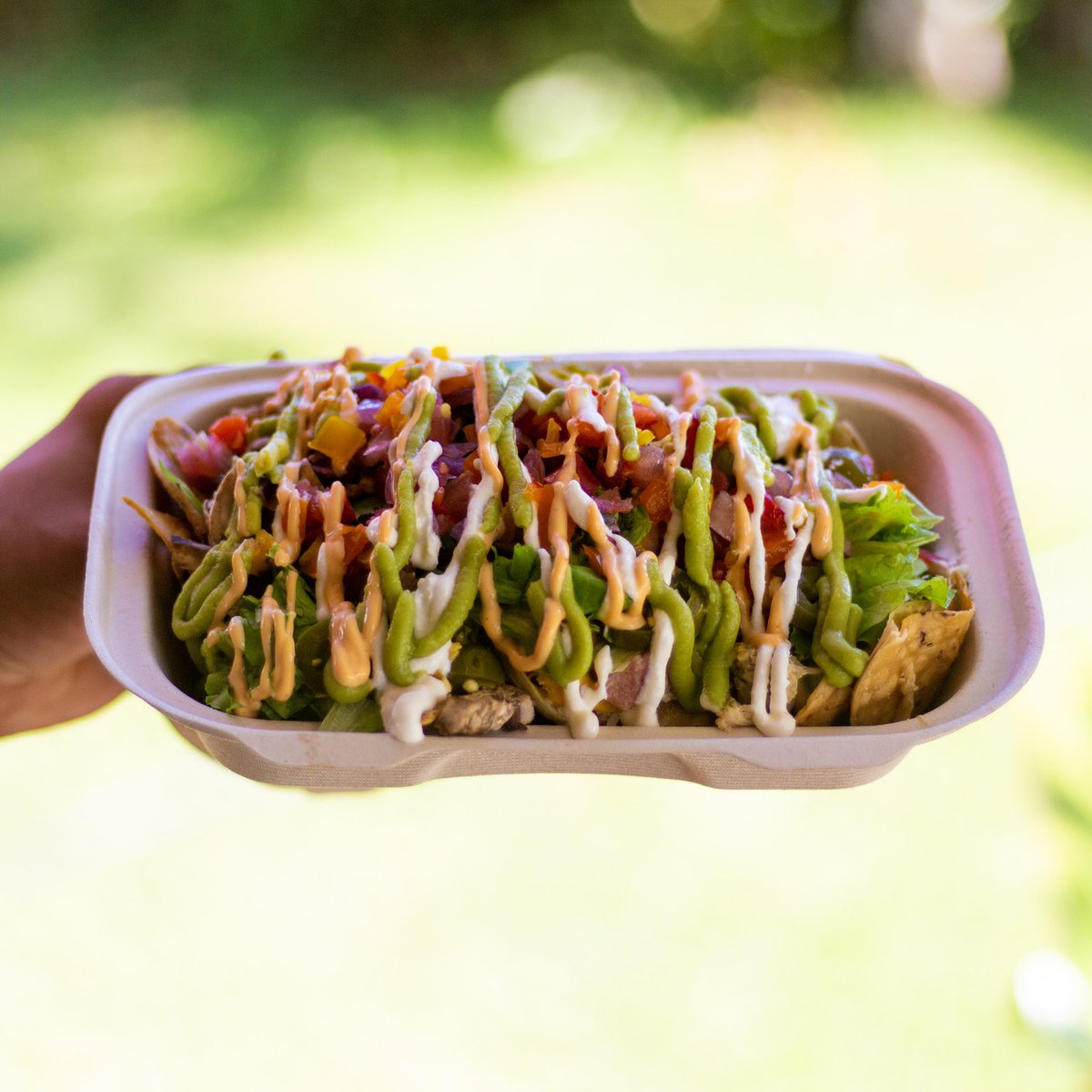 A quien no le gusta un poco de color en sus Nachos? Ya estamos abiertos nuevamente; pasa y pide el tuyo!
•
⏰ 11am-8pm