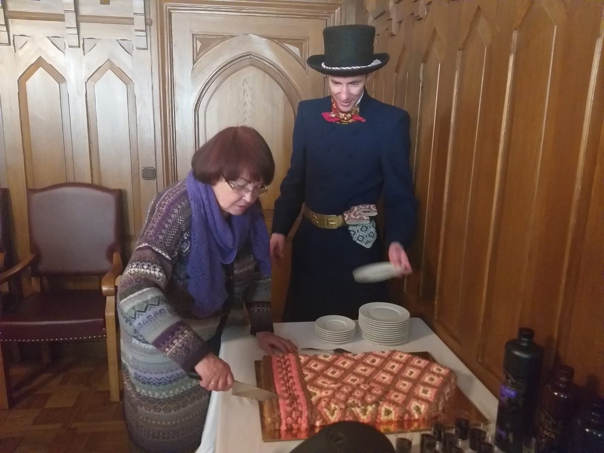 Marutas Grasmanes grāmata “Latvieša cimdi” ir īsts daiļdarbs. Prieks, ka tagad tā ir arī igauņu valodā. Paldies autorei! Maruta Grasmane raamat “Läti kindad” on tõeline kunstiteos. Hee, et nüüd ka eesti keeles. Suur tänu autoritele! #Latvija #Läti #Igaunija #Eesti