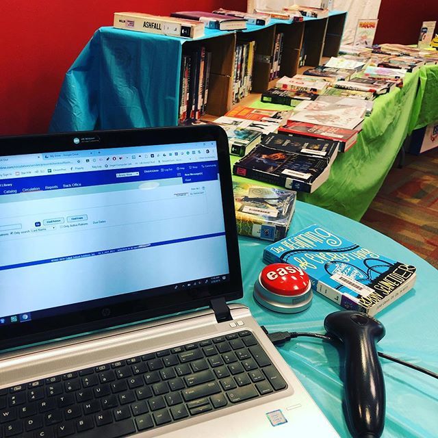 WCCSlibraries's tweet photo. Library Day for @etastudentlife Ready to check out great titles for your spring break! #popuplibrary https://t.co/IOMdj45RST https://t.co/N2PasXCl8t