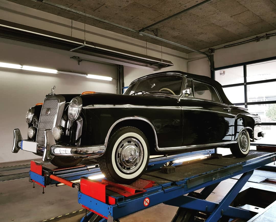 tuevtuebingen's tweet photo. Die Klassiker bereiten uns immer wieder eine Freude. Hier ein Mercedes-Benz 220 S aus dem Jahr 1958.
#TÜV #Tübingen #auto #benz #artwork #oldschool #vintage #nostalgia #oldtimer #mercedes #automotive #classiccar #mercedesbenz #classiccars #car #mercedesclassic #oldtimerlove https://t.co/WVlhY84mw9