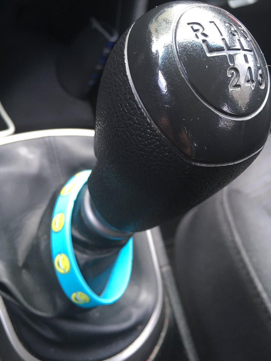 Tamara_Ward's tweet photo. @smerconish I’m a believer that driving a stick forces drivers to be more attentive. Also deters kids from borrowing mom’s car. 😀 https://t.co/LkhCFcIRxp