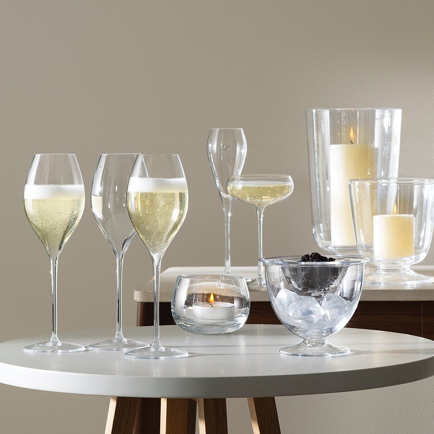 If champagne or prosecco is her tipple of choice, why not treat your mum to some luxury handmade glasses this Mother's Day? Explore our collections for everything from flutes and coupes to extravagant party sets, all designed for celebrating in style. 
Image: @luxstudiolondon