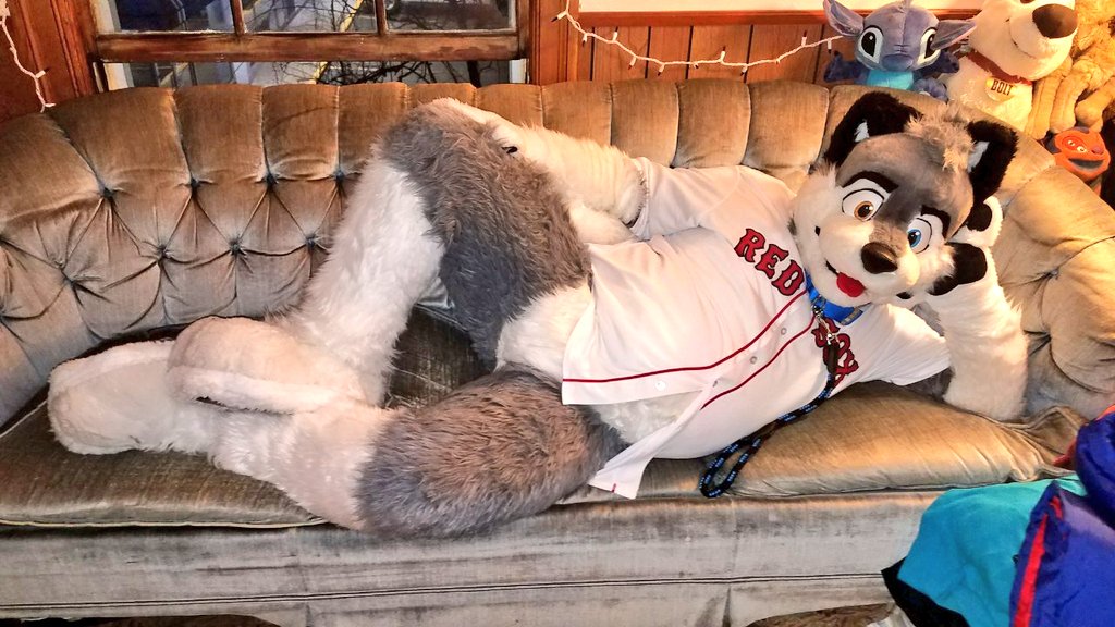 It's my favorite time of year! BASEBALL SEASON! LETS GO @RedSox!
If you're in New England this summer and wana catch a baseball game at historic @fenwaypark ley me know!
#OpeningDay 
#WickedPissah 
#RepeatWorldSeries
📸 @NexusFolf !