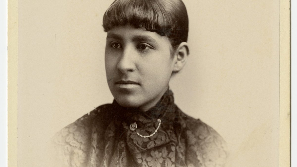 smithsoniannpg's tweet photo. “Badly behaved women rarely got their portrait done,” said museum director @KimSajet. 

"Votes for Women: A Portrait of Persistence" opens to the public tomorrow! The show explores the decades-long history of women’s suffrage in the U.S. https://t.co/EnBfBXdk2y @wamu885 https://t.co/uV4e5QUicH