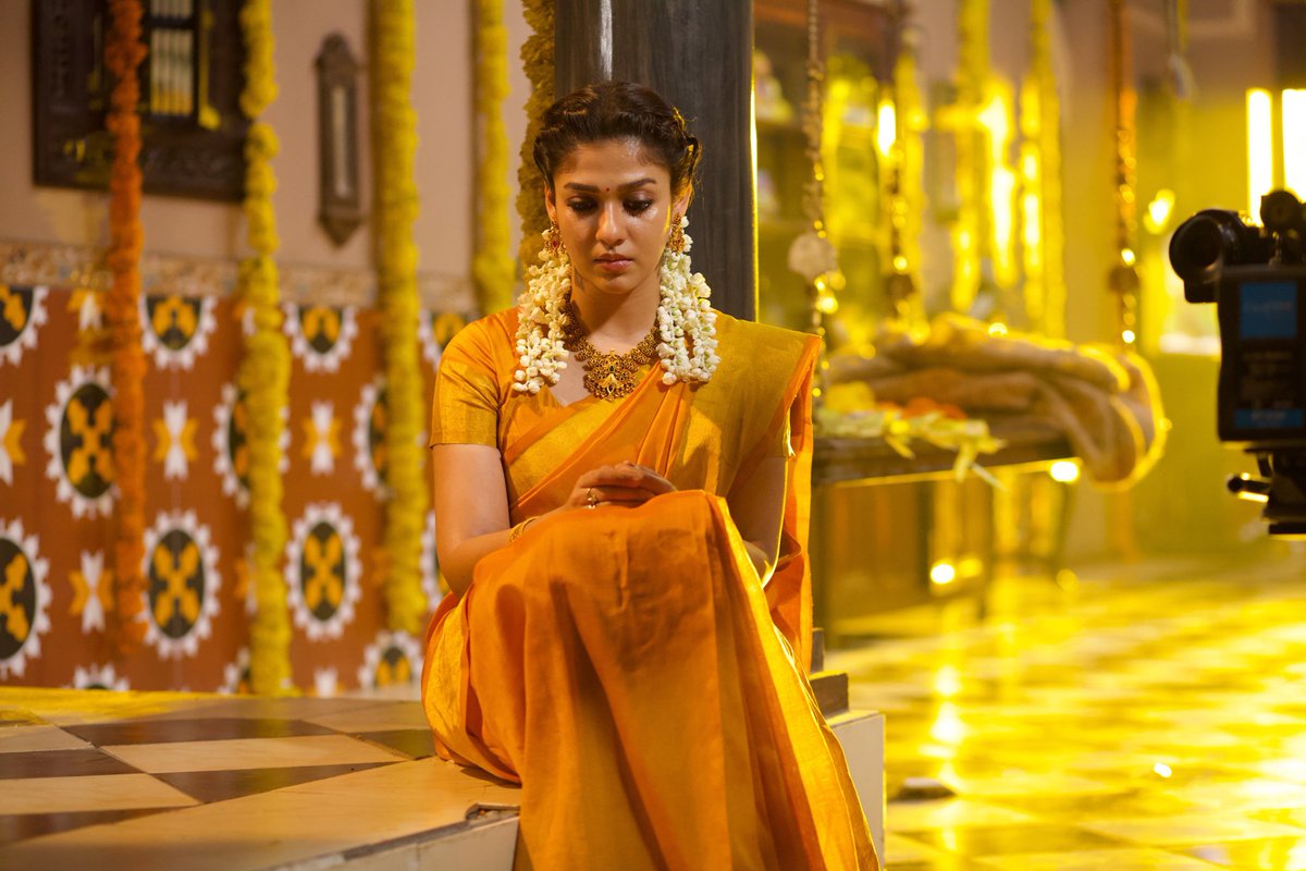 heytamilcinema's tweet photo. #Airaa 

Alongside showing the harsh realities of society, the movie throws an important message on how a small mistake can cost other's life. A better screenplay would have justified the acting brilliance of Nayanthara. Sadly it didn't! (2.75/5)

#HTCReview https://t.co/tWLHepcJGe