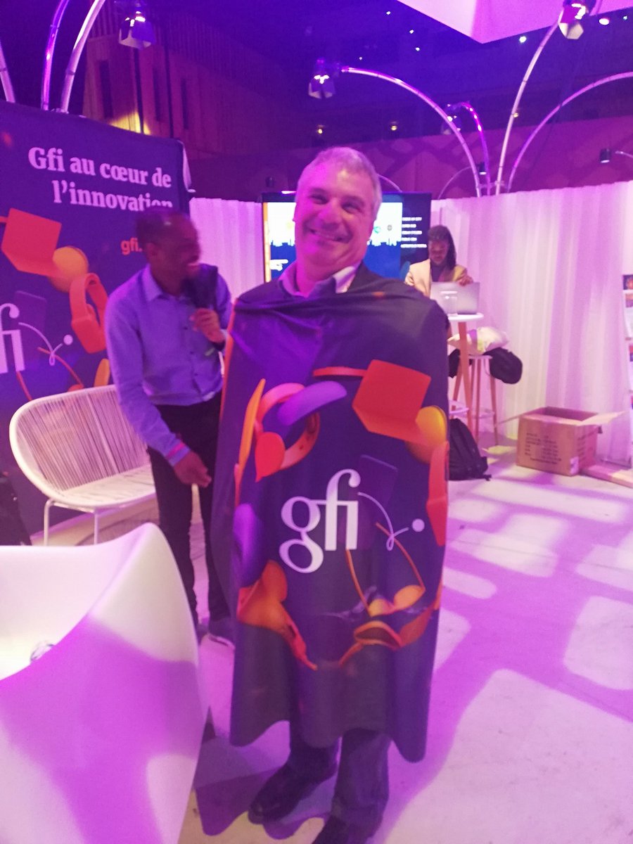 HeleneLP_'s tweet image. On clôture le salon avec le sourire ☺️ #GfiMan #NiortNumeric #SmartCity @PDEGUIO