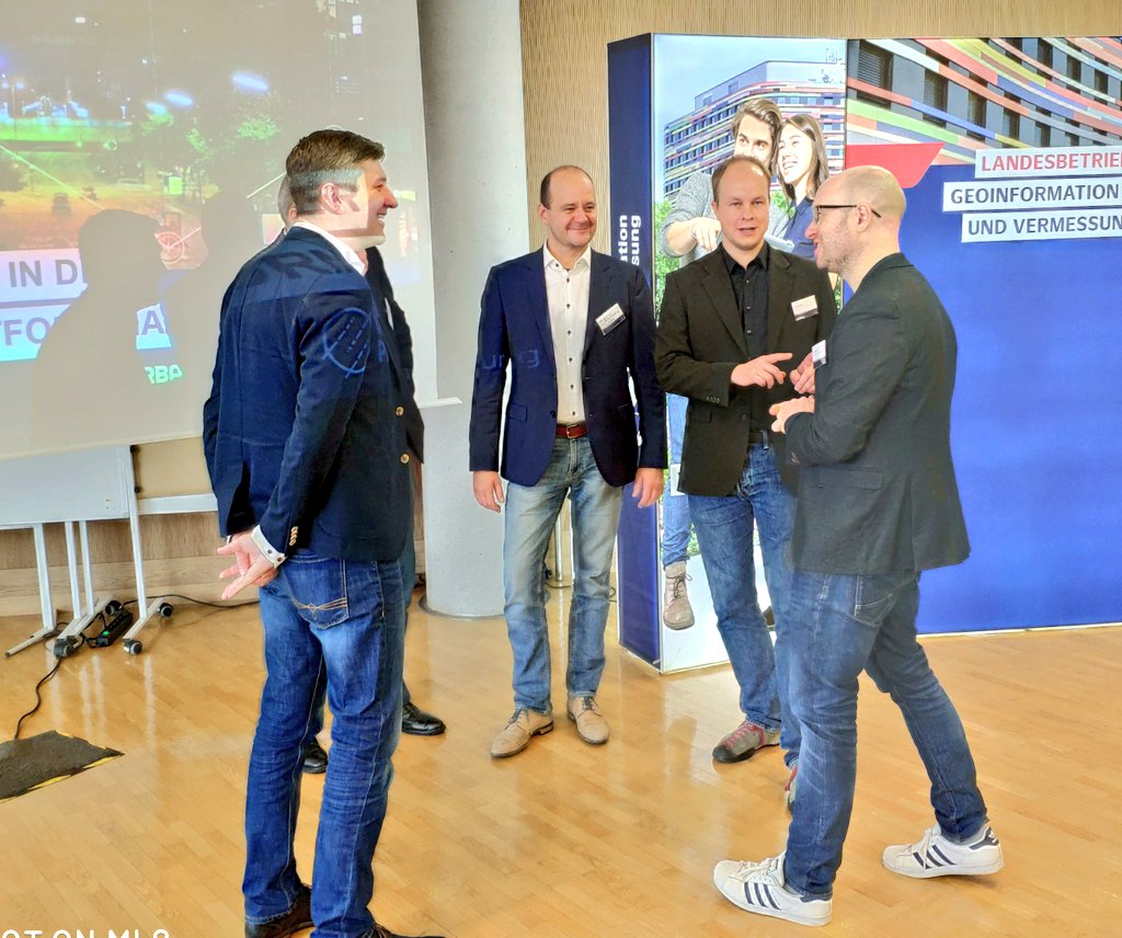 smart_muc's tweet photo. Tolle Veranstaltung in Hamburg @GDI_HH - vielen Dank für die super Organisation. Viele Infos und gute Kontakte im #Geodatenbereich #SmartCity #sensorthingsapi #frostserver @smart_muc @magicenton @markus_mohl
Wir freuen uns zur geplanten Fortsetzung #Muenchen im Herbst #gdi_muc https://t.co/6yJgJaNIPY