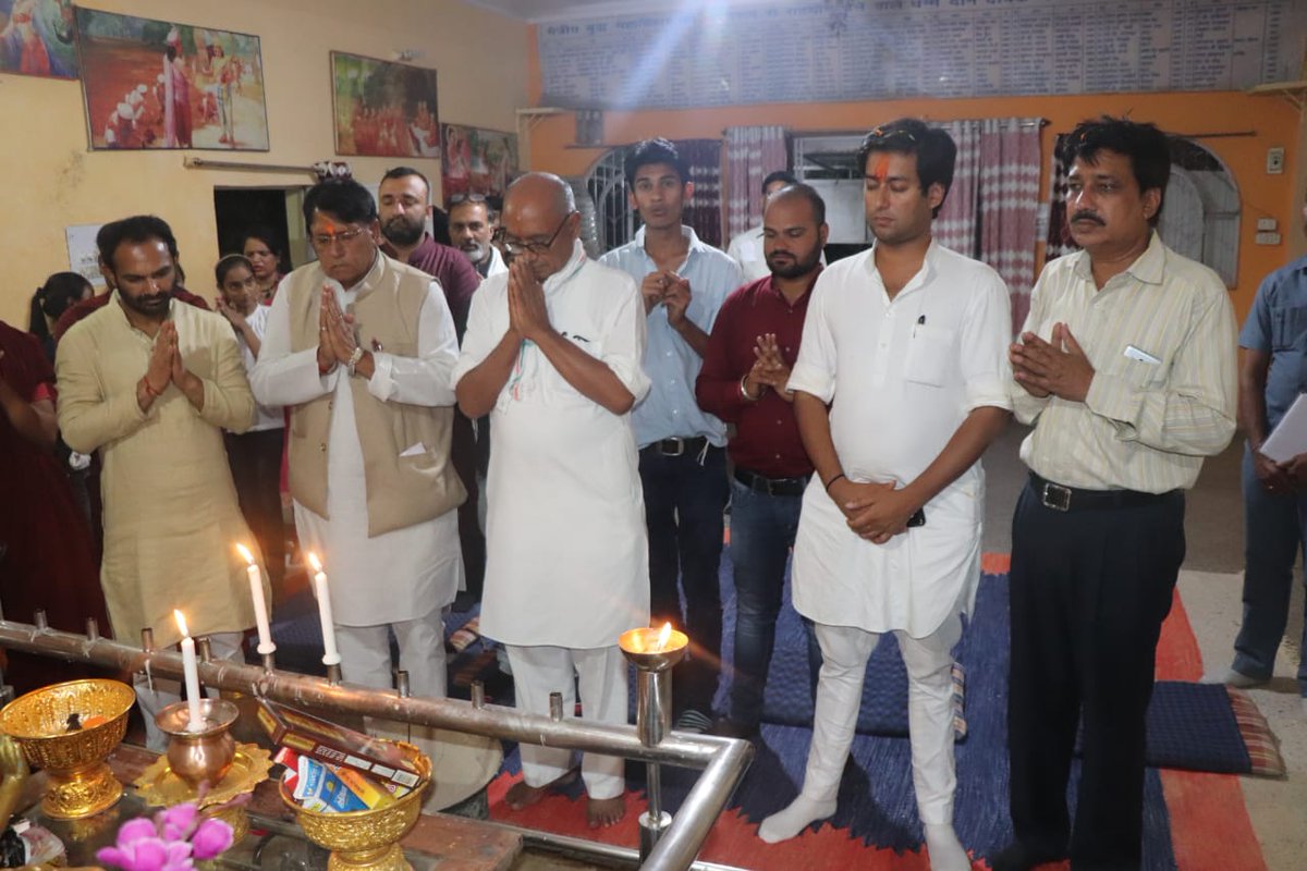 JVSinghINC's tweet photo. बुद्ध धाम बविहार कोलार रोड, भोपाल में दाता के साथ दर्शन का सुअवसर प्राप्त हुआ। https://t.co/Q4ms8lCvxM