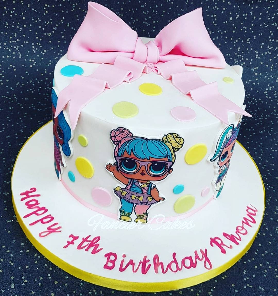 FancierCakes's tweet photo. A super birthday cake for a LOL fan with a lovely big pink bow.

#birthdaycake #lolcake #pinkbow #lolsurprise #edibleprint #pinkcake #lolsurprisecake #birthday #cakeoftheday #homebaker #localbusiness #cake #baker https://t.co/4xWChI12fR