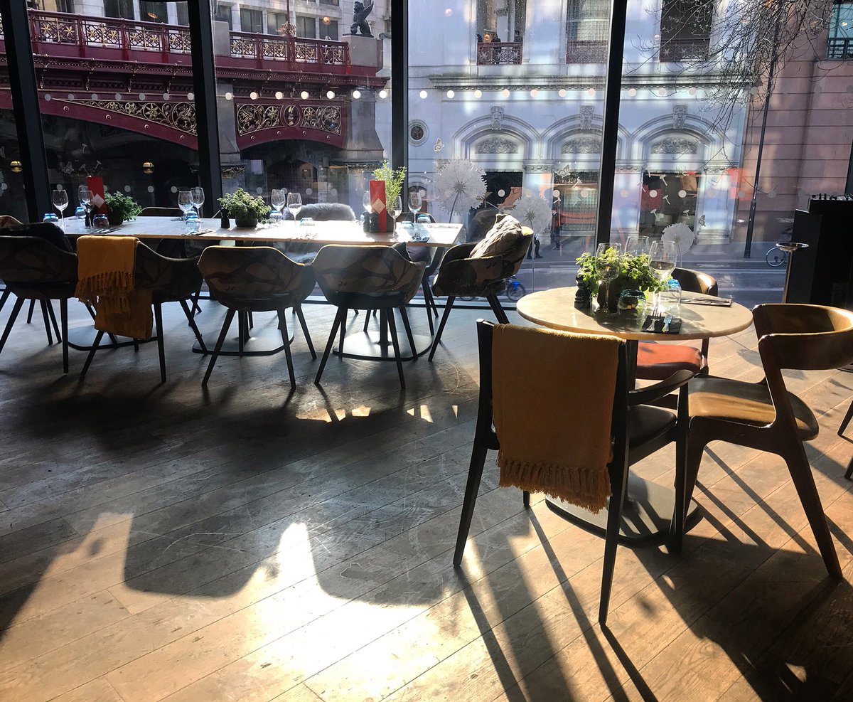 Such a beautiful day🌞 #sunisout #sunlight #beautifulday #dinnerwithaview #cocktails #mocktails #afterworkdrinks #thursdayisthenewfriday