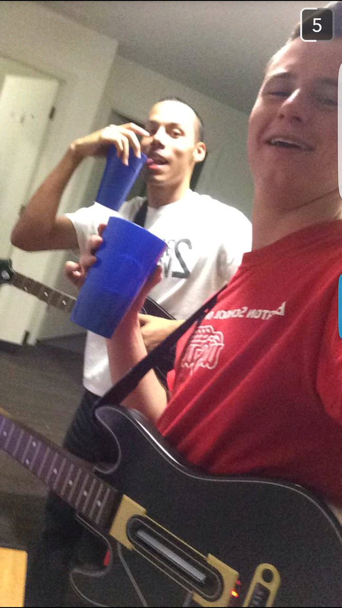 DocTerrell's tweet image. Happy birthday 21st to my day 1 college dude. Sorry i only had the bad half of the room. #A3100forever #latwnightunderweartalks #RAsouttogetus