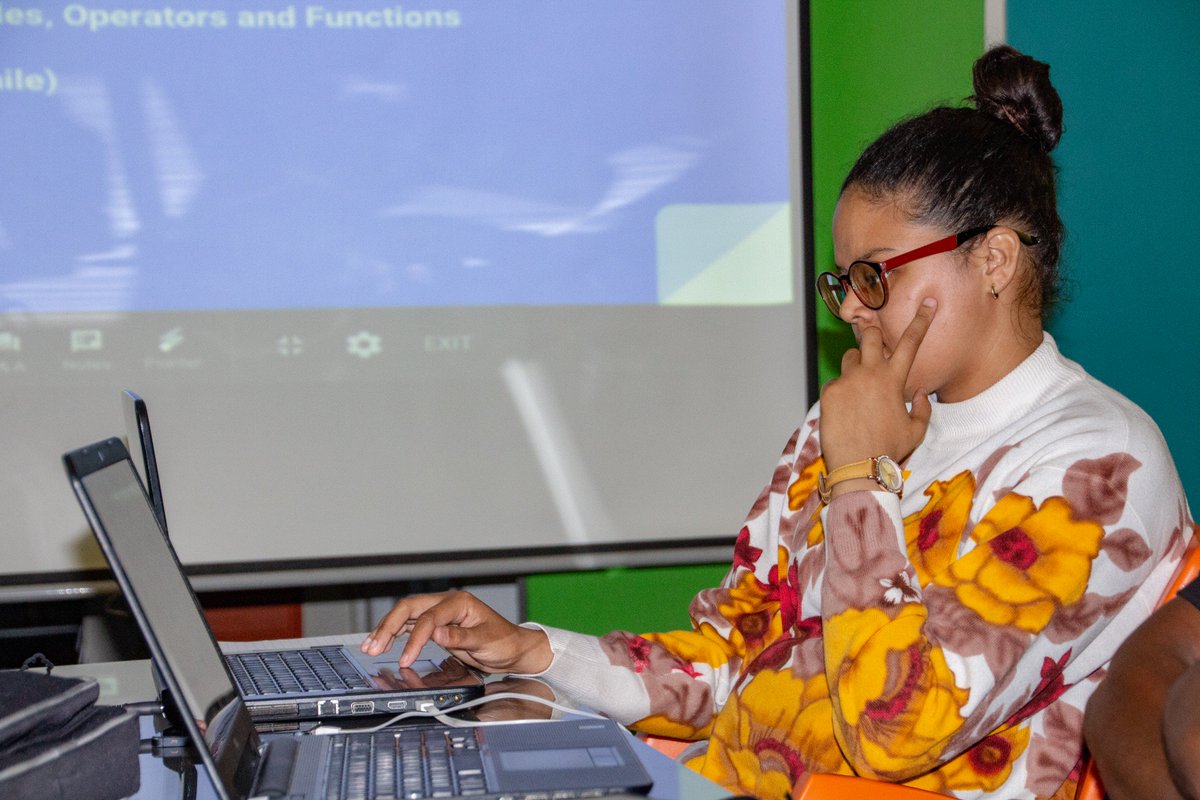 RLabs's tweet image. Week 5 and we stepping up the Javascript coding. Today the students are understanding loops, arrays and how to use them appropriately.
#MakingHOPEContagious #CodingFundamentals #ThursdayClasses