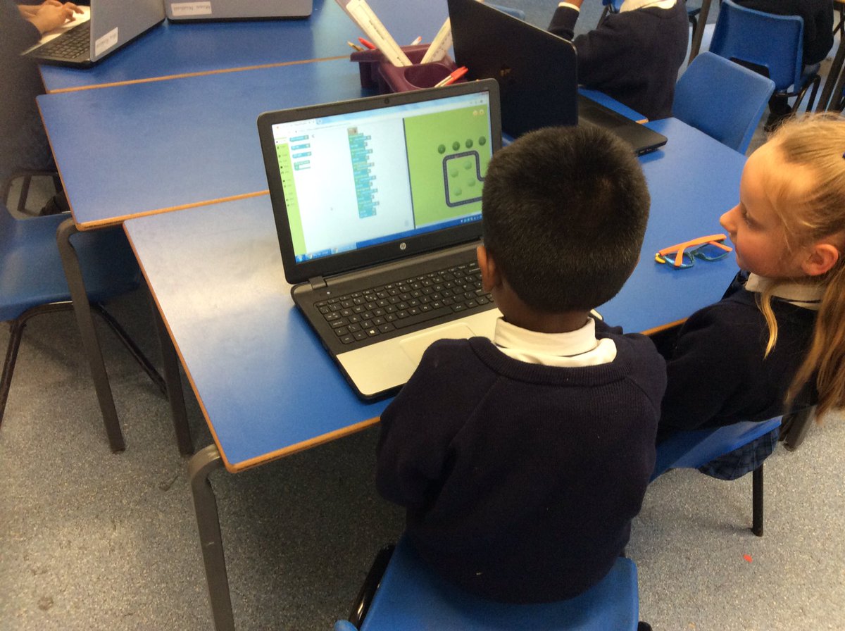 WorldStm's tweet image. In coding club we were writing algorithms using loops #STMComputing #STMCoding #STMParents #STMYear2