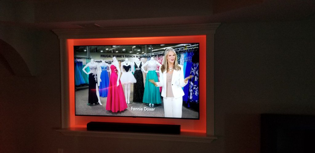 Mike_Ward_Jr's tweet photo. Philips hue behind flat screen https://t.co/Ap3GYvADrB https://t.co/LmYdmXuQ0f