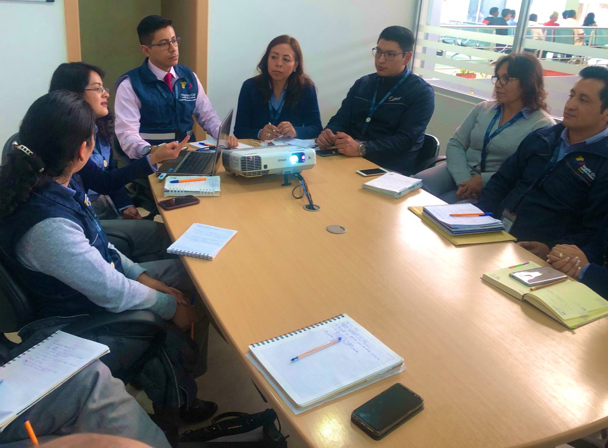 Cz3Alex's tweet photo. ZONA 3| En @RegistroCivilec #Ambato mantenemos en este momento una reunión estratégica con los supervisores y área financiera de cada una de nuestras provincia. Planificación estrategias para continuar con nuestro óptimo trabajo #ExcelenciaEnServicios https://t.co/xtwIAm40rC