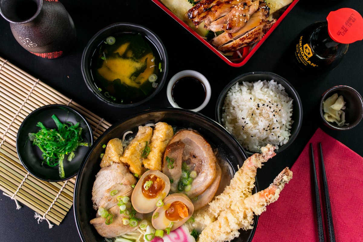A table fit for a king! 👑 

Transport this table straight to the comfort of your home with a tap of a button on your Deliveroo app! bit.ly/SushidaDublin2…
