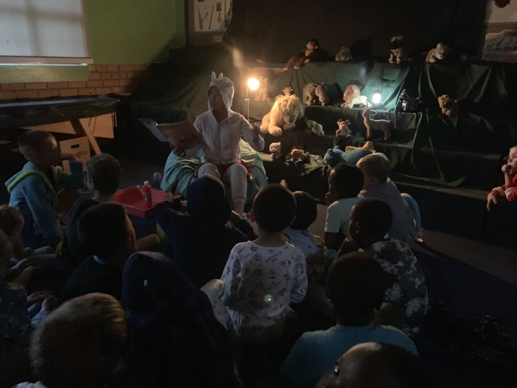 sam_barnett02's tweet photo. The magic of reading. Aliens and giants and witches and rhinos all came to visit at the Grade 1’s Books at Bedtime. #BookAtBedTime #reading #WeLoveReading @BenniesJP @BenniesSA https://t.co/2JEkFJFzI6