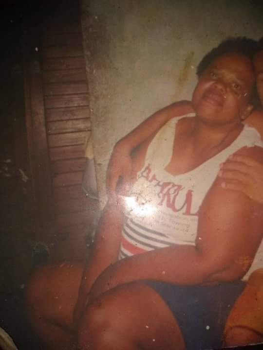 Beatrizisaque17's tweet photo. Sabe já faz tempo que eu queria te falar das coisas que trago no peito, Saudades já não sei se é a palavra certa para usar ainda lembro do seu jeitoo, não te trago ouro pq ele não entrar no céu e nenhuma riqueza deste mundo 🎶😇😭😭❤ #MinhaAnja #SddsAmil https://t.co/SHoPsgwutl