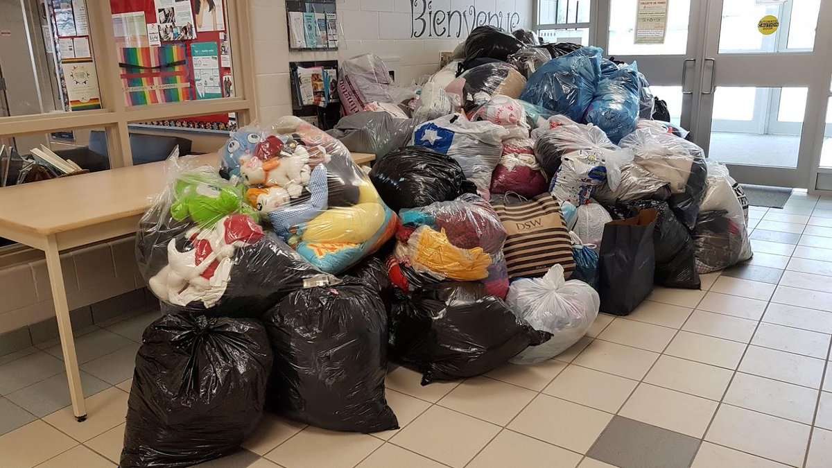 SamChapmanPS's tweet photo. Our @bag2schoolna fundraiser has come to a close and take a look at the mountain of textiles that we brought in! We weighed in at just under a tonne, earning $190 for the school. Props to everyone who supported this fundraiser, and the environment thanks you too. https://t.co/AYbsGI5BII