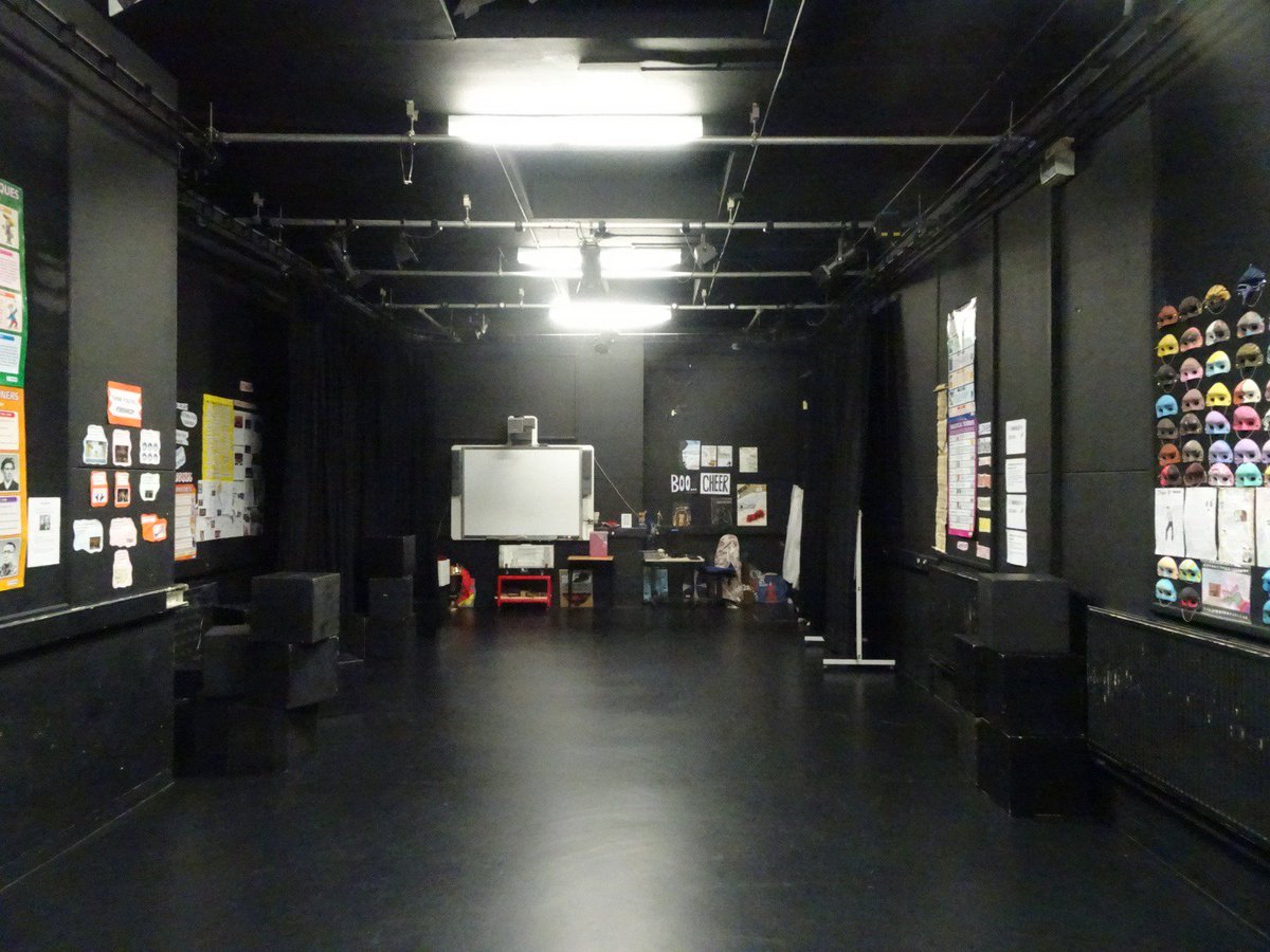 Wow wow wow 

A Beautiful drama studio!!

Check it out !!!!!!